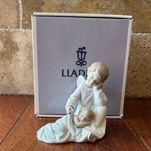 Lladro Angel with Child Porcelain Figurine in Cream and White
